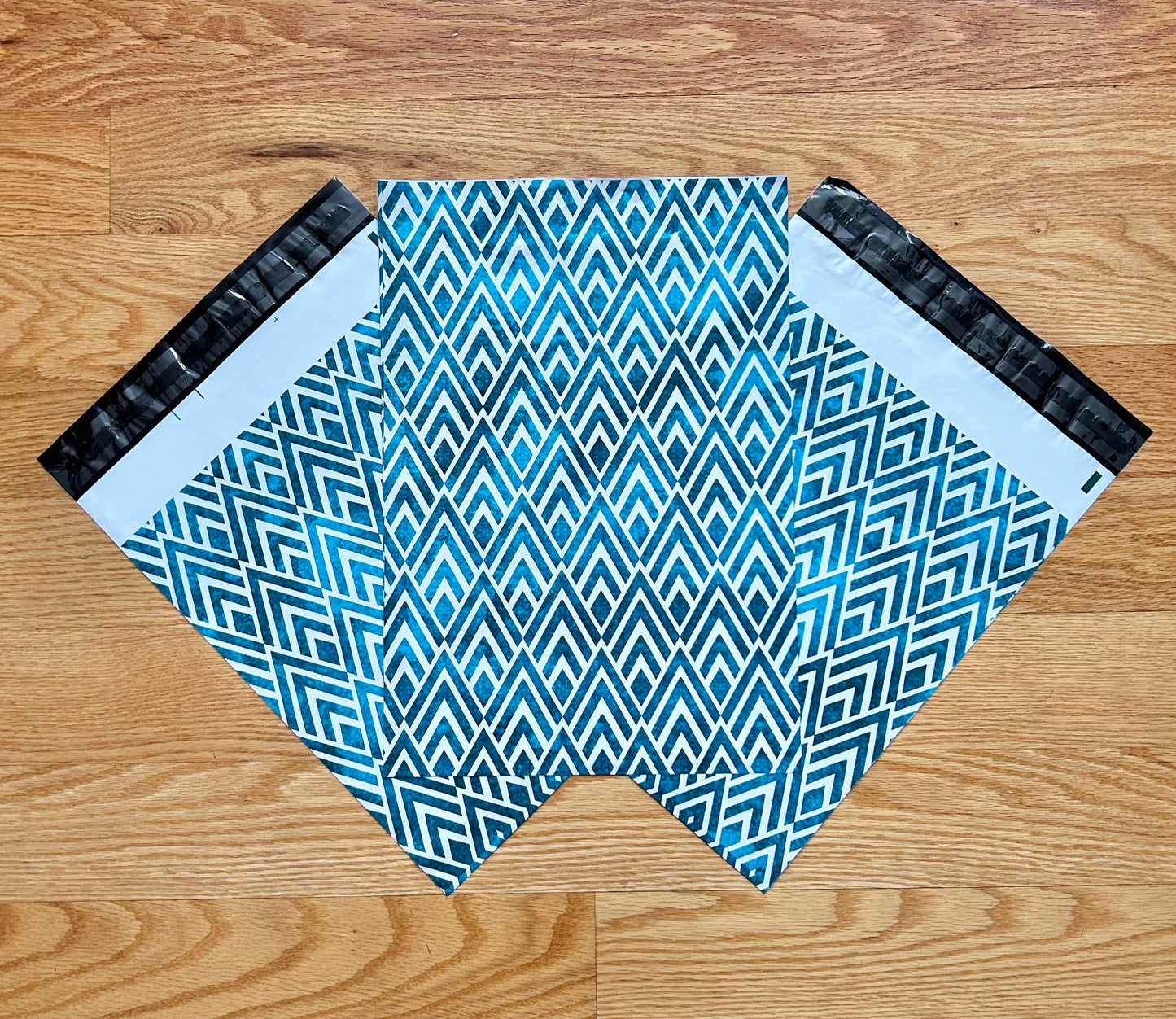 10”X13” Teal Geo Poly Mailer