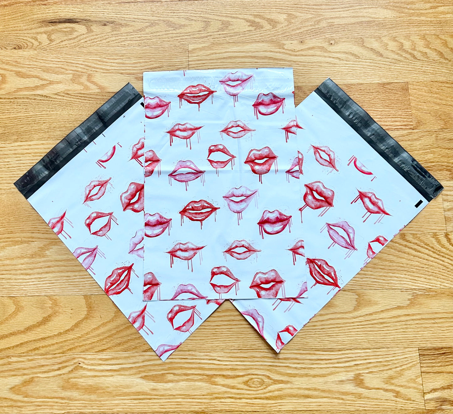 10”X13” Kiss Me Poly Mailer